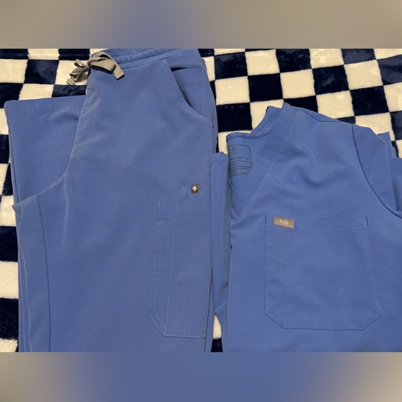 Ceil blue Figs Scrub Set - Picture 1 of 4